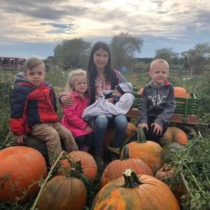 Meet your Posher, Monica